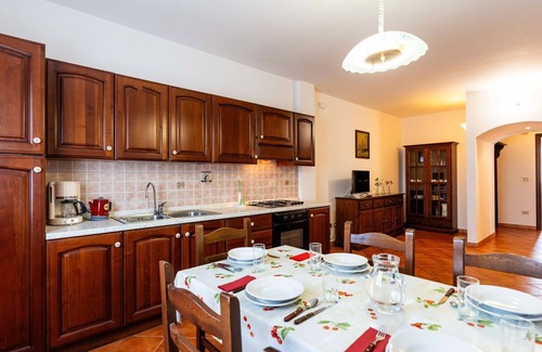 Diano Castello Apartment | Beautiful apartment for 6 people with pool, WIFI, TV, terrace and pets allowed