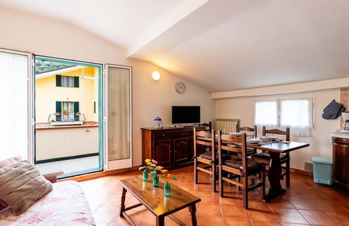 Diano Castello Apartment | Beautiful apartment for 5 people with pool, WIFI, TV, terrace and pets allowed