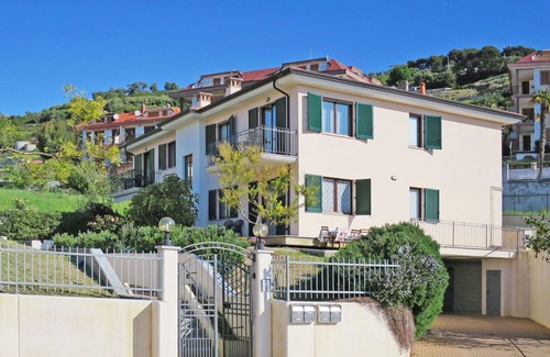 Cipressa Apartment | Beautiful apartment for 6 people with WIFI, TV, balcony and pets allowed