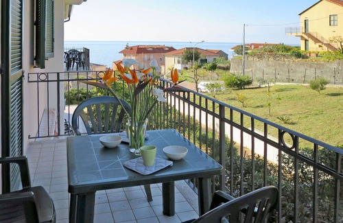 Cipressa Apartment | Beautiful apartment for 6 people with WIFI, TV, balcony and pets allowed
