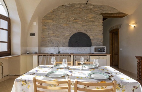 Novelli Apartment | Beautiful apartment for 6 people with WIFI, pool, TV, terrace, pets allowed and panoramic view