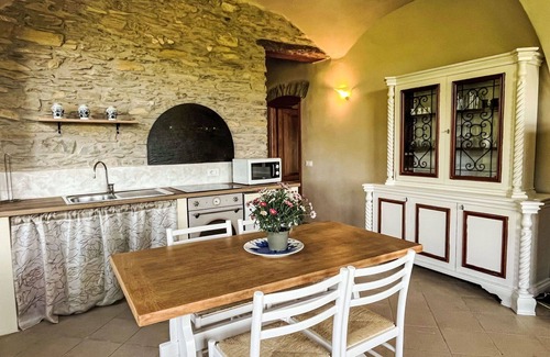 Novelli Apartment | Beautiful apartment for 6 people with WIFI, pool, TV, terrace, pets allowed and panoramic view