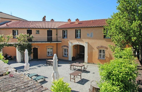 Santo Stefano del Ponte Villa | Beautiful apartment in villa for 6 guests with WIFI, TV and pets allowed
