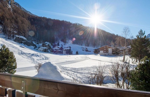 Saas Almagell Apartment | Beautiful apartment for 5 people with WIFI, TV and balcony