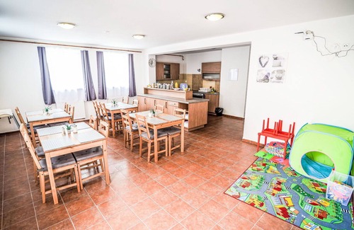 Cesky Krumlov Apartment | Beautiful apartment for 5 people with WIFI, patio and pets allowed