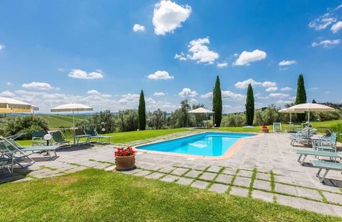 Cerreto Guidi Apartment | Beautiful apartment for 4 guests with pool, WIFI, A/C, TV and pets allowed