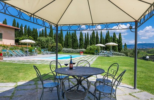 Cerreto Guidi Apartment | Beautiful apartment for 4 guests with pool, WIFI, A/C, TV and pets allowed
