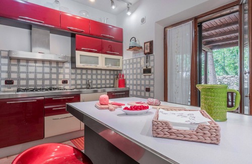 Monteriggioni Apartment | Beautiful apartment for 4 guests with pool, WIFI, TV and veranda, close to Siena