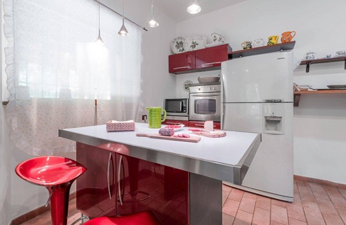 Monteriggioni Apartment | Beautiful apartment for 4 guests with pool, WIFI, TV and veranda, close to Siena