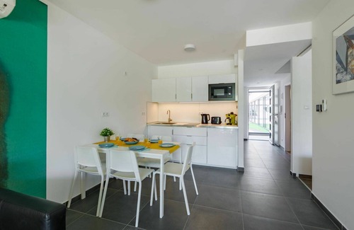 Balatonszemes Apartment | Beautiful apartment for 6 people with A/C, WIFI, pool, TV, terrace and pets allowed