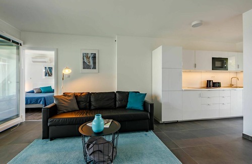 Balatonszemes Apartment | Beautiful apartment for 6 guests with A/C, WIFI, pool, TV, terrace, pets allowed and parking