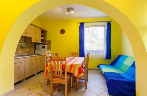 Balatonszarszo Apartment | Beautiful apartment for 10 guests with A/C, WIFI, TV, terrace and parking