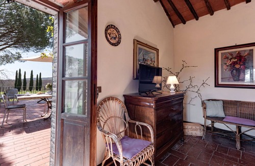 Bucine Apartment | Beautiful apartment for 4 people with WIFI, A/C, pool, TV, patio and panoramic view