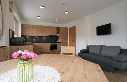 Hainzenberg Apartment | Beautiful apartment for 8 people with WIFI, TV, terrace and pets allowed