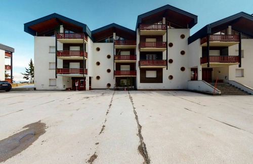 Heremence Apartment | Beautiful apartment with pool, WIFI, TV, balcony, pets allowed, panoramic view and parking