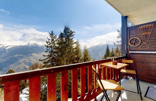 Vex Apartment | Beautiful apartment for 5 guests with WIFI, pool, TV and balcony