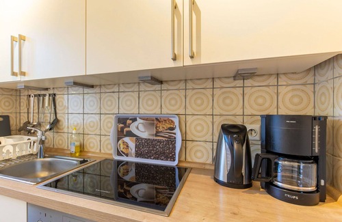 Sehestedt Apartment | Beautiful apartment for 4 guests with WIFI, TV, terrace and pets allowed