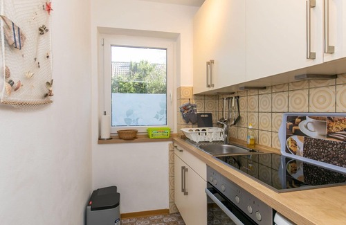 Sehestedt Apartment | Beautiful apartment for 4 guests with WIFI, TV, terrace and pets allowed