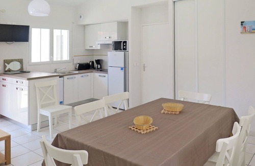 Biscarrosse Plage Apartment | Beautiful apartment for 8 guests with WIFI, pool, TV, terrace and pets allowed