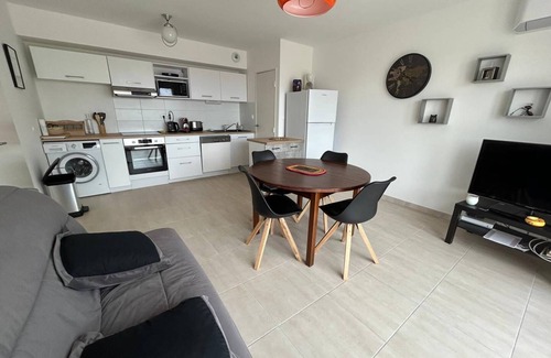 Serignan Apartment | BEAUTIFUL APARTMENT IN A RESIDENCE WITH PARKING and ELEVATOR