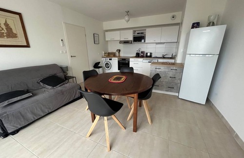 Serignan Apartment | BEAUTIFUL APARTMENT IN A RESIDENCE WITH PARKING and ELEVATOR