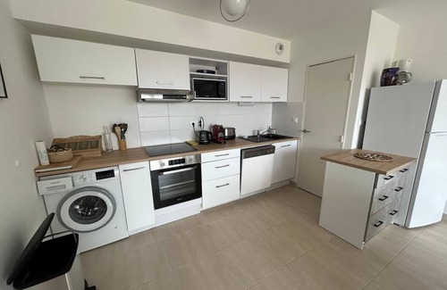 Serignan Apartment | BEAUTIFUL APARTMENT IN A RESIDENCE WITH PARKING and ELEVATOR