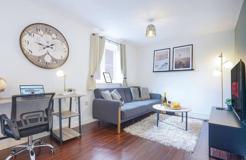 Northampton Condo | Beautiful Apartment - Free Parking, Wifi, SmartTV