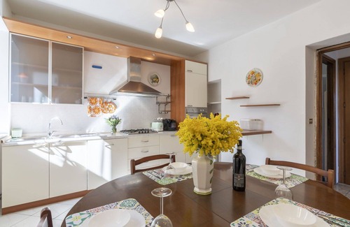 Villa Viani Apartment | Beautiful apartment for 6 guests with WIFI and pets allowed