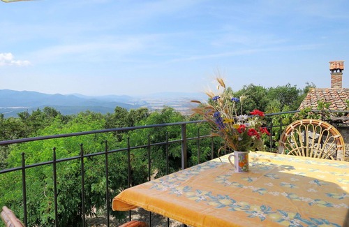 Roccastrada Villa | Beautiful apartment in villa for 8 guests with WIFI, TV and patio
