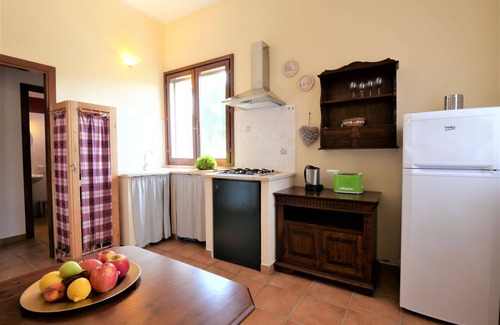 Montorsaio House | Beautiful apartment in villa for 2 guests with WIFI, pool, TV, patio and parking