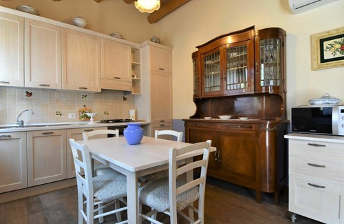 Ariano nel Polesine House | Beautiful apartment in villa for 4 guests with WIFI, A/C, pool, TV and patio