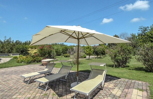 Ariano nel Polesine House | Beautiful apartment in villa for 4 guests with WIFI, A/C, pool, TV and patio