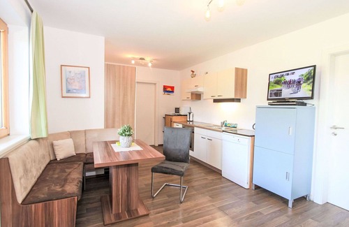 Kapfing Apartment | Beautiful apartment for 4 guests with WIFI, TV, patio and parking