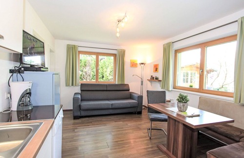 Kapfing Apartment | Beautiful apartment for 4 guests with WIFI, TV, patio and parking