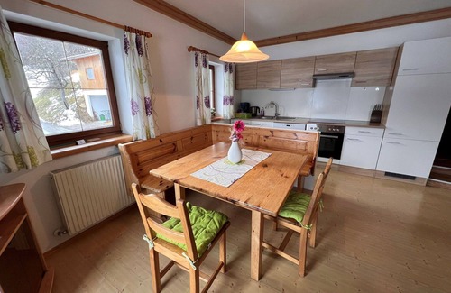 Piesendorf Villa | Beautiful apartment in villa for 5 guests with WIFI, TV and terrace