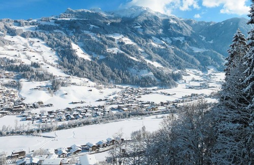 Schwendau Apartment | Beautiful apartment for 10 guests with WIFI, TV, balcony and parking