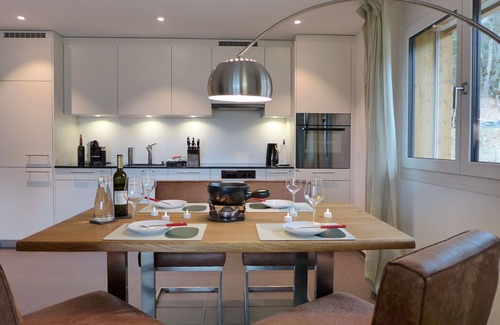Blausee Apartment | Beautiful apartment for 4 people with WIFI, TV, balcony, pets allowed and panoramic view