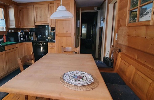 Zweisimmen Apartment | Beautiful apartment for 7 people with WIFI, TV and balcony