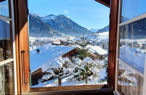 Zweisimmen Apartment | Beautiful apartment for 7 people with WIFI, TV and balcony