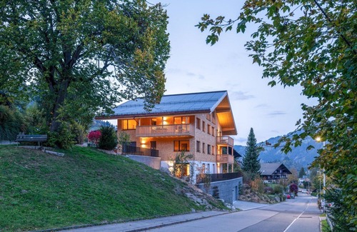 Zweisimmen Apartment | Beautiful apartment for 2 guests with WIFI, TV and balcony