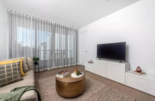Reid Apartment | Beautiful apartment close to ANZAC Pde and Lake Burley Griffin