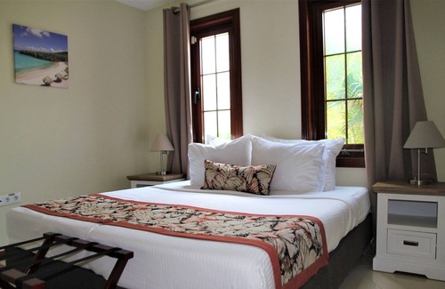 Marie Pampoen Apartment | Beautiful apartment in Willemstad with a pool, spa and wellness