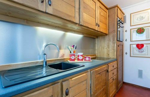 Chamonix City Centre Apartment | Beautiful apartment for 4 people with pool, WIFI, TV and balcony