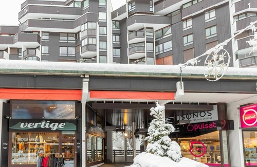 Chamonix City Centre Apartment | Beautiful apartment for 4 people with pool, WIFI, TV and balcony