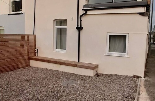 Rhyd-y-clafdy Apartment | Beautiful apartment for 11 guests with WIFI, hot tub, terrace, pets allowed and parking