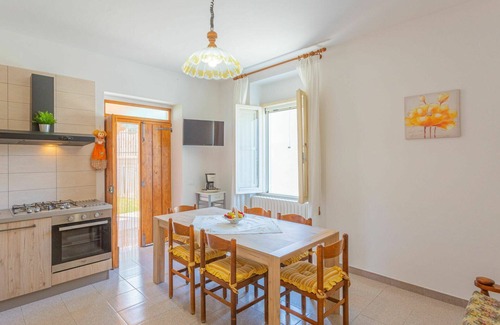 Collecorvino Apartment | Beautiful apartment for 6 guests with WIFI, A/C, private pool, TV, patio and pets allowed