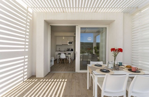 La Pelosa Apartment | Beautiful apartment for 4 guests with A/C, pool, WIFI, TV, terrace, pets allowed and parking