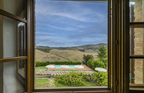 Volterra Apartment | Beautiful apartment for 5 people with pool, WIFI, TV, terrace and pets allowed