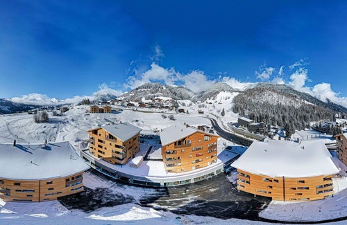 Acletta Apartment | Beautiful apartment for 6 guests with hot tub, pool, WIFI, TV, balcony and panoramic view