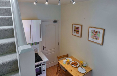 Cawsand Apartment | Beautiful apartment for 2 guests with WIFI and parking